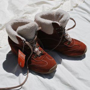 Sporto "Sue" Waterproof Suede Wedge Ankle Boot 7